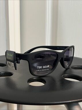 Tek Gear Matte Black Unisex Wayfarer Sunglasses |Gradient|100% UV Protection NWT